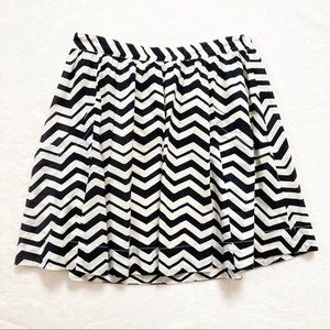 Fossil black and white herringbone skirt sz 4